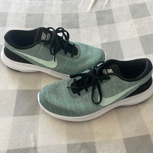 Nike Flex Experience Run 7